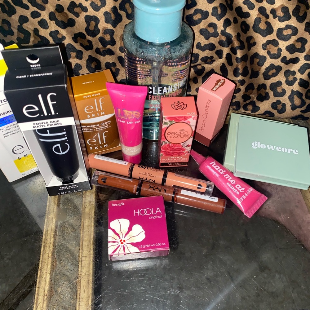 Large NEW/ unused make up bundle